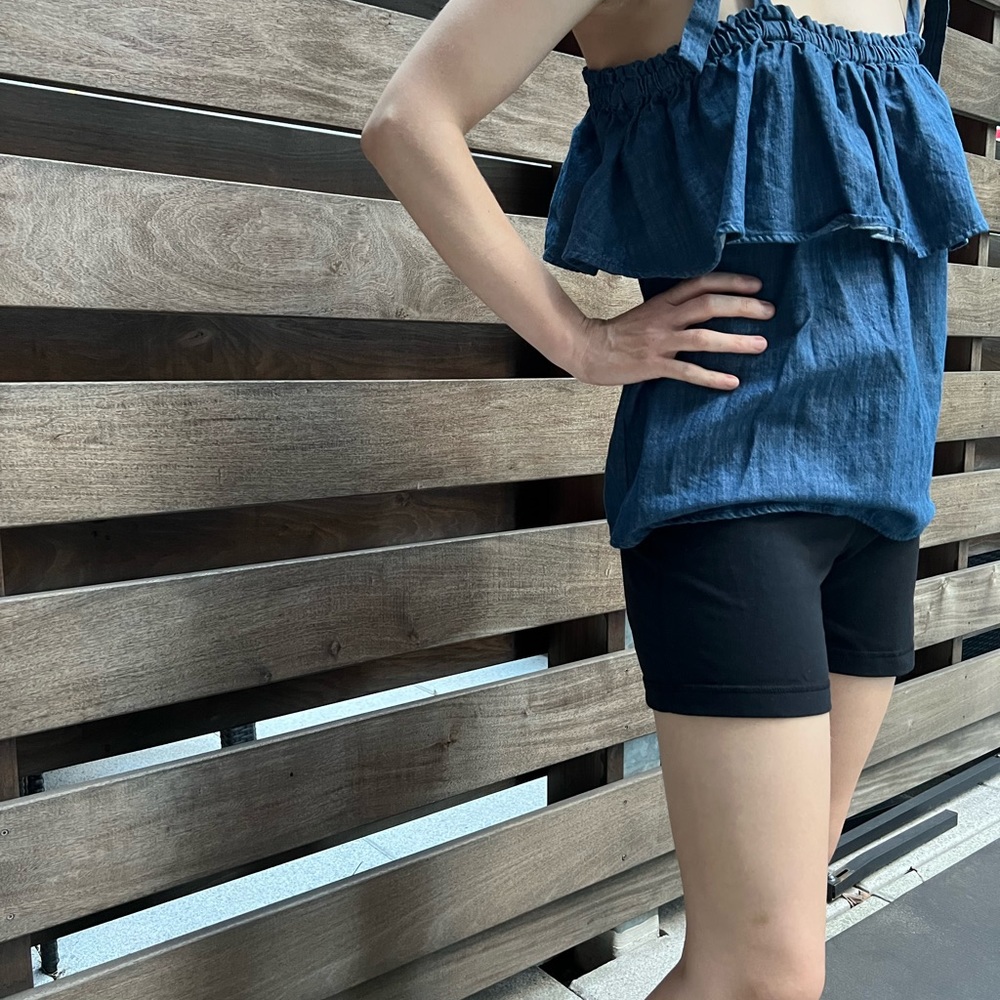 Harlowe & Graham, Frilly Cottage Core Denim Top, size Medium.